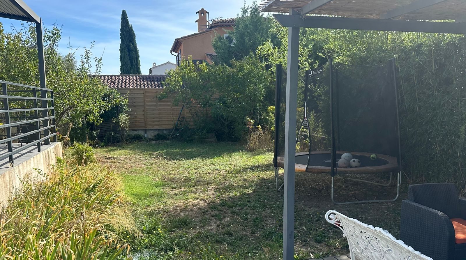 Étape 1 : jardin avant travaux, pelouse abîmée